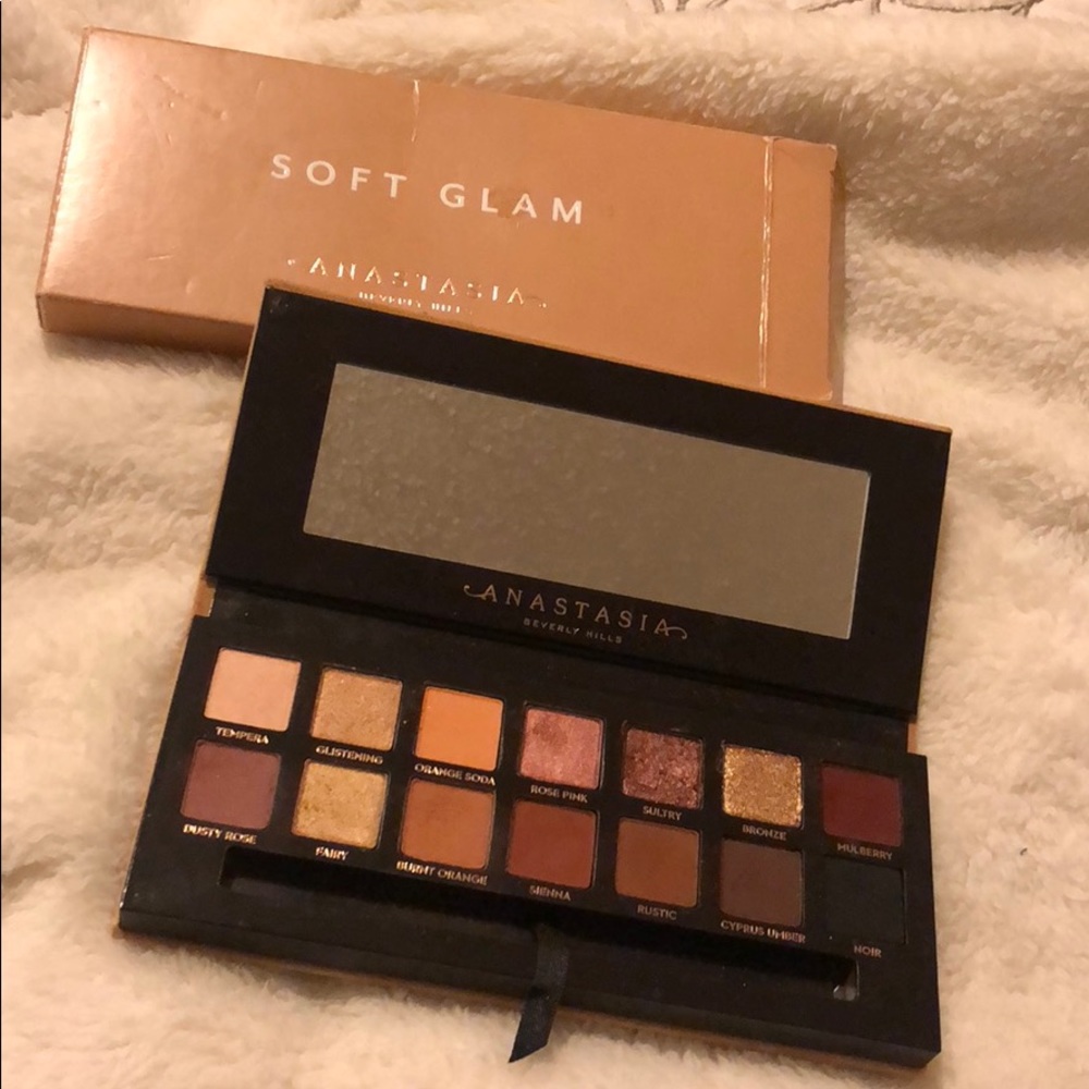 Anastasia Soft Glam